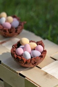 DIY recettes Pâques - Chocolats maison - Nid garnis de chocolats et dragées