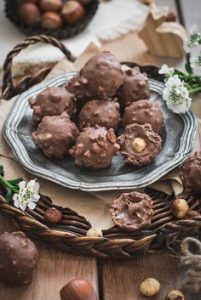 DYI recettes Pâques - Chocolats maison - Rôchers chocolat et prâliné noisette