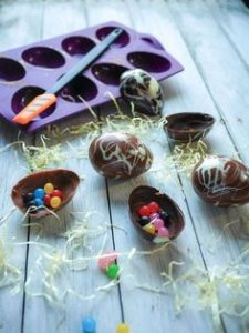 DIY recettes Pâques - Chocolats maison - Petits oeufs garnis en chocolat