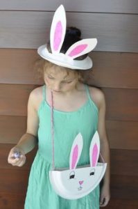 Activité enfants Pâques - Panier lapin en assiette en carton
